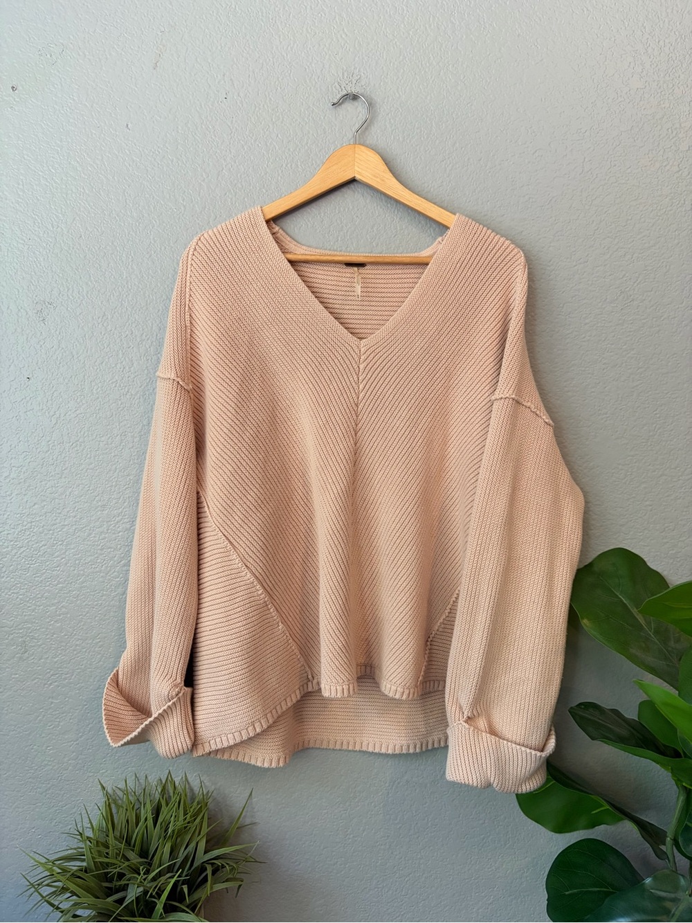 Free People Relaxed V-Neck Sweater in Blush Pink